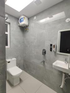 Phòng tắm tại The Bypass Inn