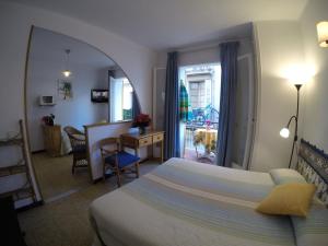 Postel nebo postele na pokoji v ubytování Apartamentos Montserrat