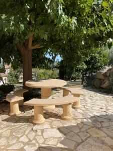 a picnic table and a tree in a park at Bellevue 2 in La Boissière