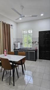 Kuchyň nebo kuchyňský kout v ubytování Neera Rest House