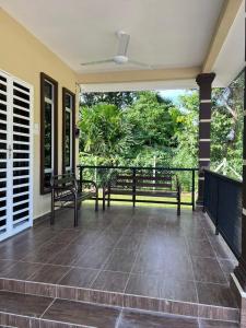 Balkón nebo terasa v ubytování Neera Rest House