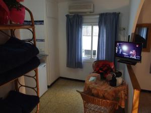 TV a/nebo společenská místnost v ubytování Apartamentos Montserrat + 11 fotografií