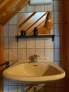 Ένα μπάνιο στο Haus Lois +59 φωτογραφίες