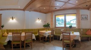 Restaurace v ubytování Gasthof Sportalm