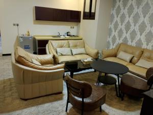 a living room with two couches and a table at فندق مرايا بارك in Najran