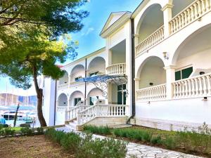 Το κτήριο όπου στεγάζεται  το ξενοδοχείο