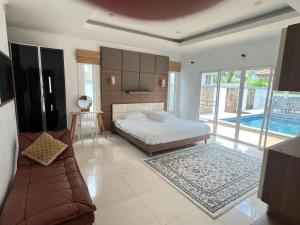 Ένα ή περισσότερα κρεβάτια σε δωμάτιο στο ZJ Garden Pool Villa +16 φωτογραφίες