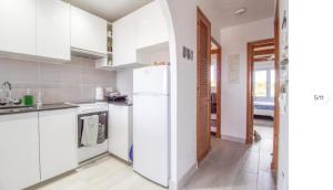 Η κουζίνα ή μικρή κουζίνα στο Costa Arenal 54 +9 φωτογραφίες