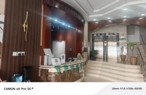a lobby of a building with a reception desk at رندة المدن للشقق المخدومة in Jazan