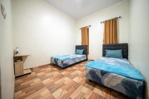 Postel nebo postele na pokoji v ubytování Homestay Impian Bantul Yogyakarta