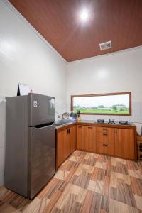 Kuchyň nebo kuchyňský kout v ubytování Homestay Impian Bantul Yogyakarta