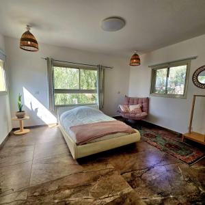 Ένα ή περισσότερα κρεβάτια σε δωμάτιο στο Nature's Way of Living, a healthy way of life!