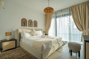 Ένα ή περισσότερα κρεβάτια σε δωμάτιο στο Stylish 1BR with Private Balcony Saadiyat Stay +36 φωτογραφίες