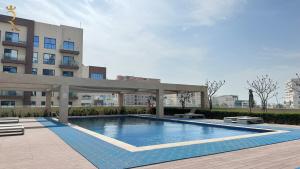 Hồ bơi trong/gần Stylish 1BR with Private Balcony Saadiyat Stay