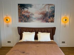 Ένα ή περισσότερα κρεβάτια σε δωμάτιο στο Luxury Oasis in the Heart of the City