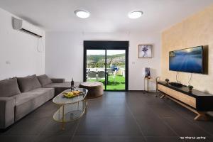 a living room with a couch and a table at סוויטת אפנדי in Ya‘ara