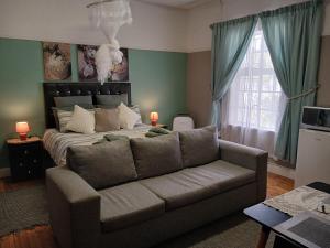 TV a/nebo společenská místnost v ubytování Karoo Rust Victoria West