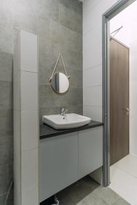 Koupelna v ubytování THe PODIUM APARTMENT CASETTA HOMESTAY 1