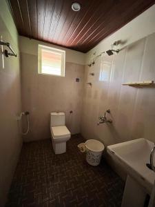 Ένα μπάνιο στο Giri Nele Homestay Chikmangalur