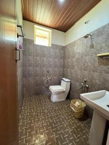 Ένα μπάνιο στο Giri Nele Homestay Chikmangalur