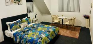 a bedroom with a bed and a table and chairs at Mount Breeze in Mount Maunganui