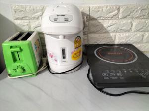 a coffee maker and a toaster on a counter at Lanta Rabbit Rooms in Ko Lanta