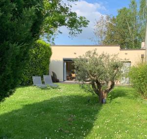 Κήπος έξω από το Chambre romantique avec Jacuzzi privée