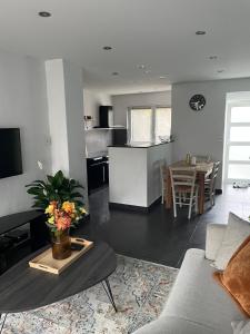 Kuchyň nebo kuchyňský kout v ubytování Cozy house with garden