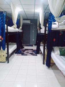 a room with a bunch of bunk beds at MINUM Hostel in Haad Rin