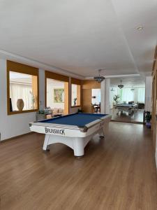 Biliár nebo kulečník v ubytování Villa 9- luxurious 5 bedrooms villa in the heart of Ambassadors + 12 fotografií