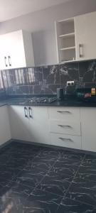 Η κουζίνα ή μικρή κουζίνα στο NEO HOME Gbawe +5 φωτογραφίες