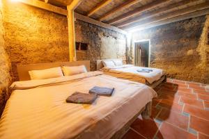 ドン・ヴァンにあるSa Mộc homeの部屋にベッドが2つある寝室