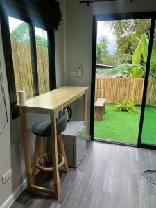 a desk with a chair next to a window at Bungalows Apple Haad Yao in Haad Tian