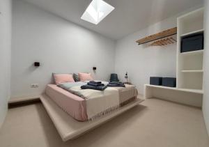a bedroom with a large bed in a room at casamujeres in Punta de Mujeres