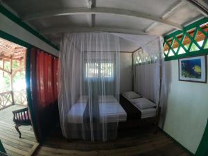Postel nebo postele na pokoji v ubytování Hoga Island Dive Resort + 10 fotografií