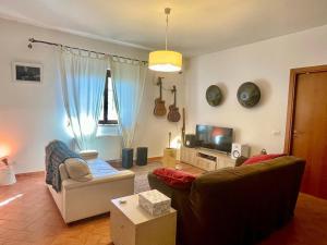 TV a/nebo společenská místnost v ubytování Yoga and sound 1