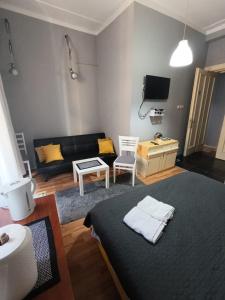 Giường trong phòng chung tại Топ соба