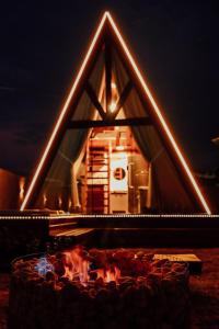 a fire pit in front of a tent at night at Chalé mirante do Sol in Socorro