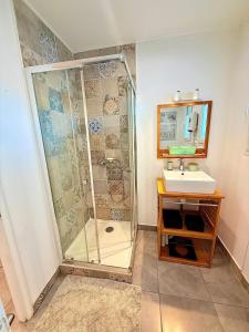 Ένα μπάνιο στο Cozy & elegant, proche de Martigues