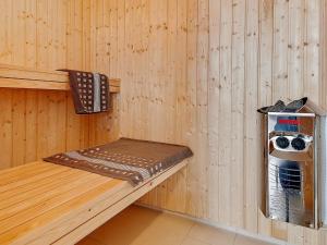 Lázně a/nebo wellness v ubytování 16 person holiday home in Vejby