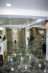 a lobby with a marble floor and stairs at Spa la casona de pirque in Pirque