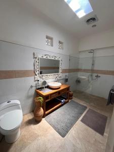 Ένα μπάνιο στο Villa Harmony Moon +10 φωτογραφίες