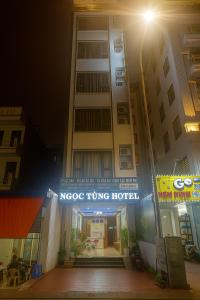 a building with a sign that reads msg turning hotel at Ngọc Tùng Hotel in Ha Long