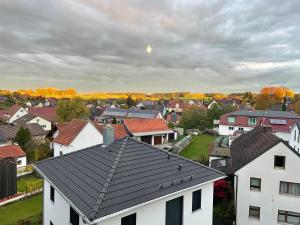 an aerial view of a residential neighborhood with houses at Miracle 3 Betts Apart mit Parkplatz in Altomünster