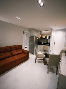 Η κουζίνα ή μικρή κουζίνα στο GRAN SOLARE BARREIRINHAS 105 - Flat completo térreo frete à piscina