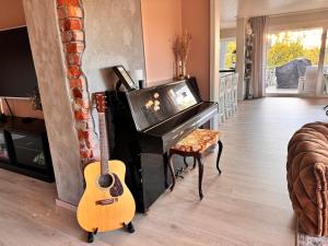 TV a/nebo společenská místnost v ubytování Villa Tassebekk