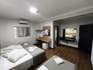 Postel nebo postele na pokoji v ubytování Hotel Talismã