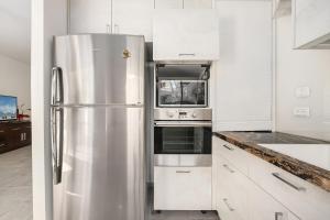 Nhà bếp/bếp nhỏ tại Bar Kochva 7 Apt 3 Tel Aviv