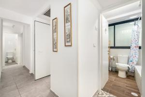 Phòng tắm tại Bar Kochva 7 Apt 3 Tel Aviv +27 ảnh