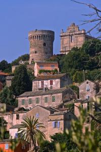 a town with two towers on top of a hill at Maison de charme avec Terrasse vue sur mer in Rogliano